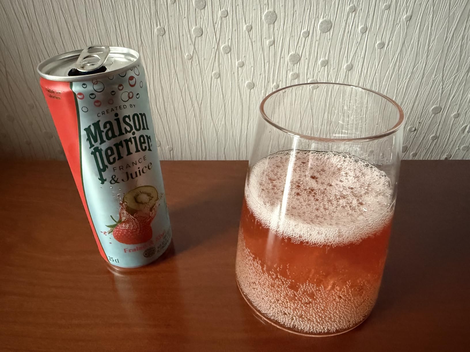 Maison Perrier Magnetic Juice boisson gazeuse fraise kiwi 24x25cl