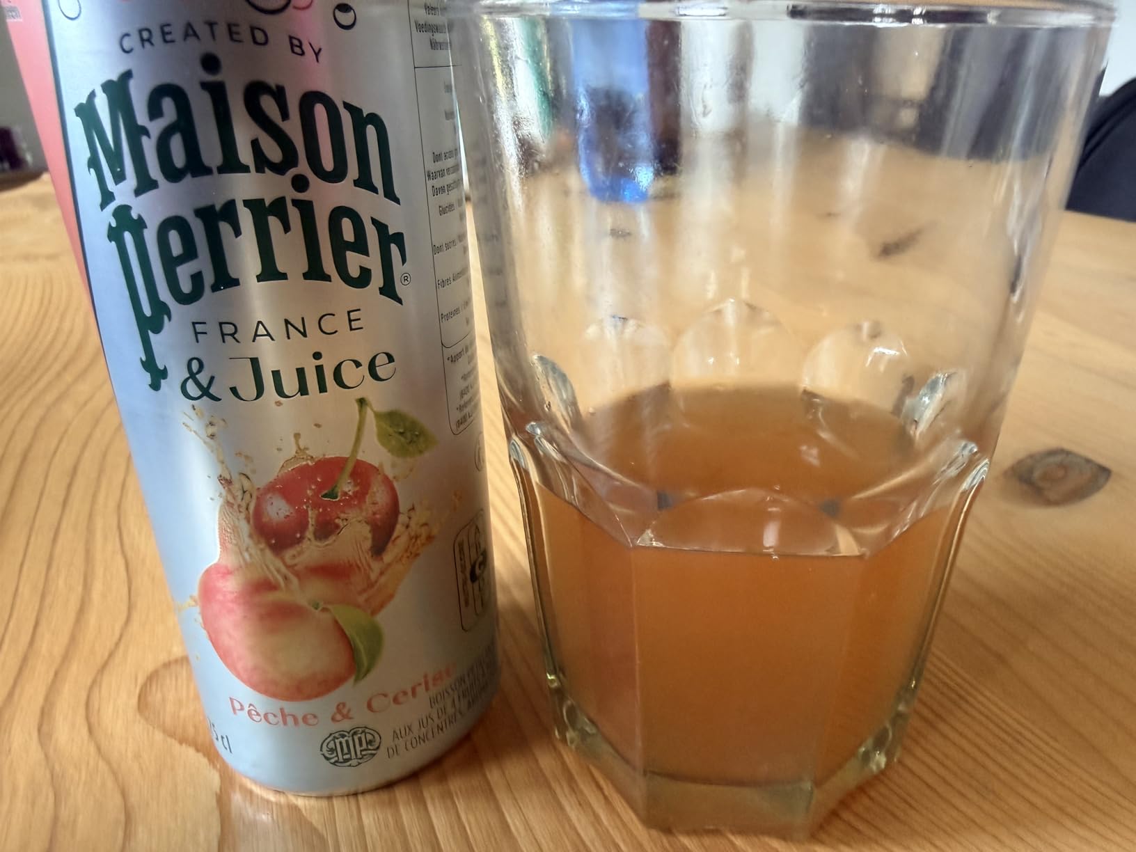 Maison Perrier Magnetic Juice boisson gazeuse pêche cerise 24x25cl