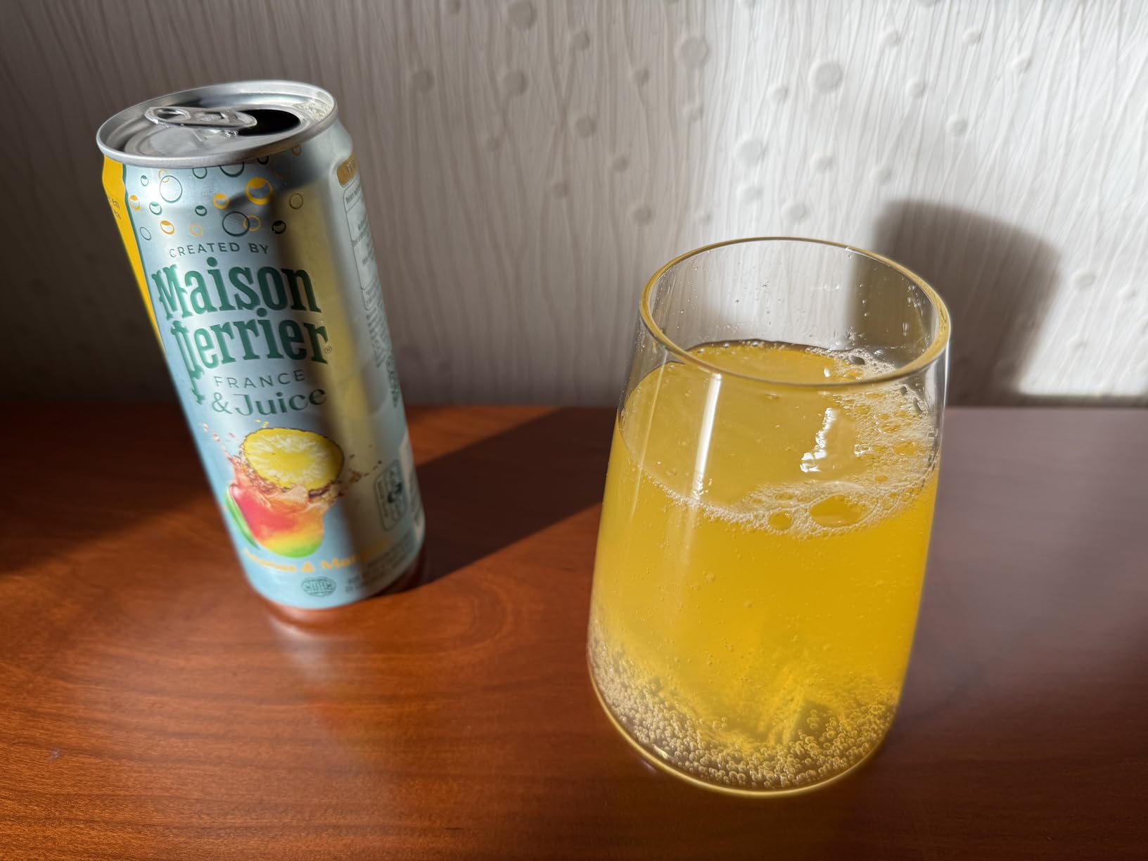Maison Perrier Magnetic Juice boisson gazeuse ananas mangue 24x33cl